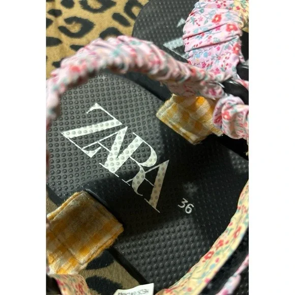 ZARA Women's‎ Gingham Floral Print Strappy Sandals, Size 5.5 - Picture 6 of 7
